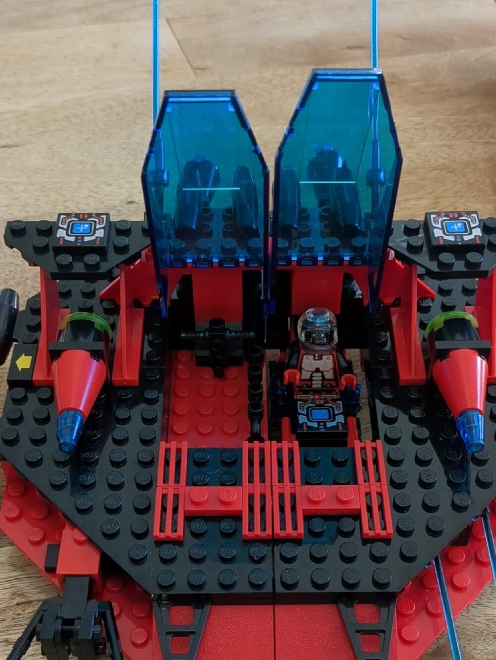 Lego 6939 Spyrius Centurion Saucer Red and Black with Blue Canopies - Complete - Picture 4 of 10